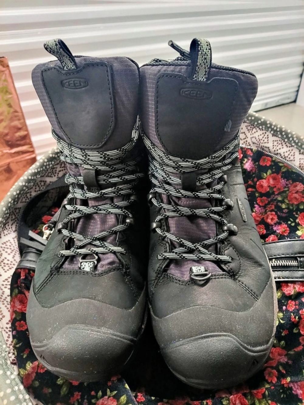 KEEN Shellback Black Winter Boots Women's